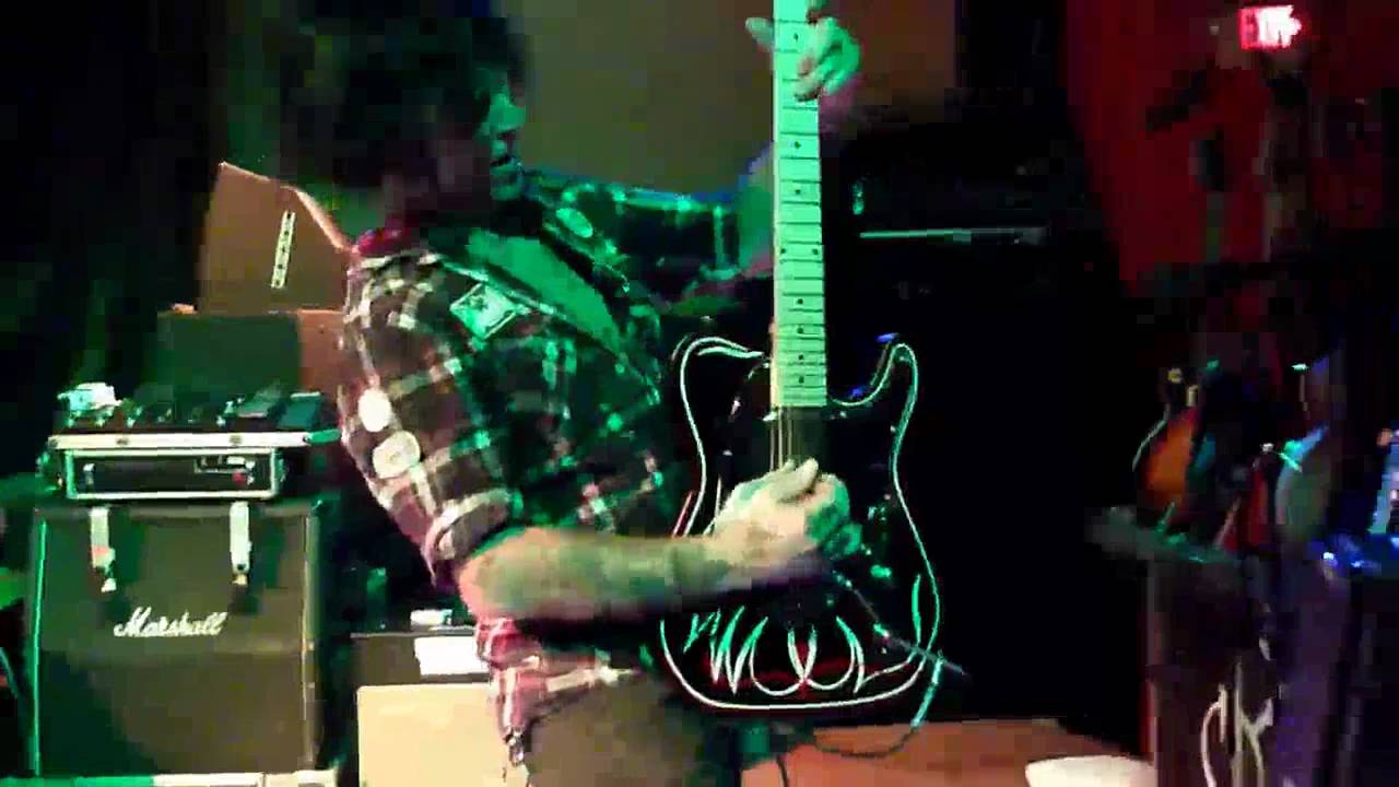 LA GUNS ONE MORE REASON IN TRACII GUNS FACE HD HIGH QUALITY LA GUNS