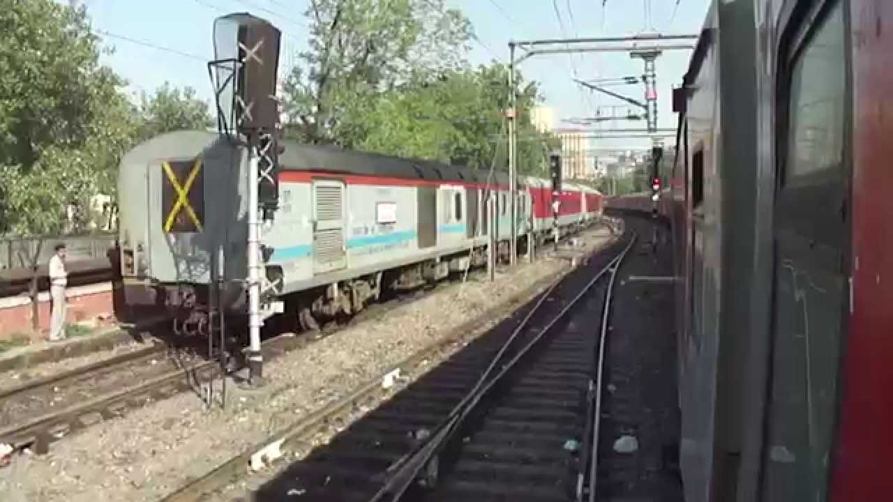 Sealdah Rajdhani vs Mumbai Rajdhani Epic Parallel action!!