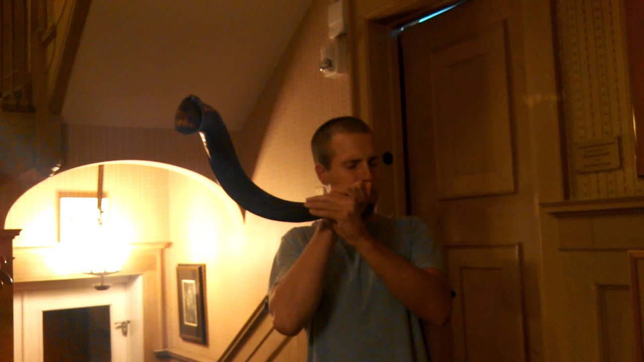 Playing the Shofar YouTube