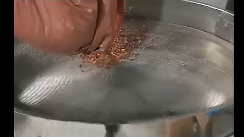 Circular vibrating sieve for coffee beans