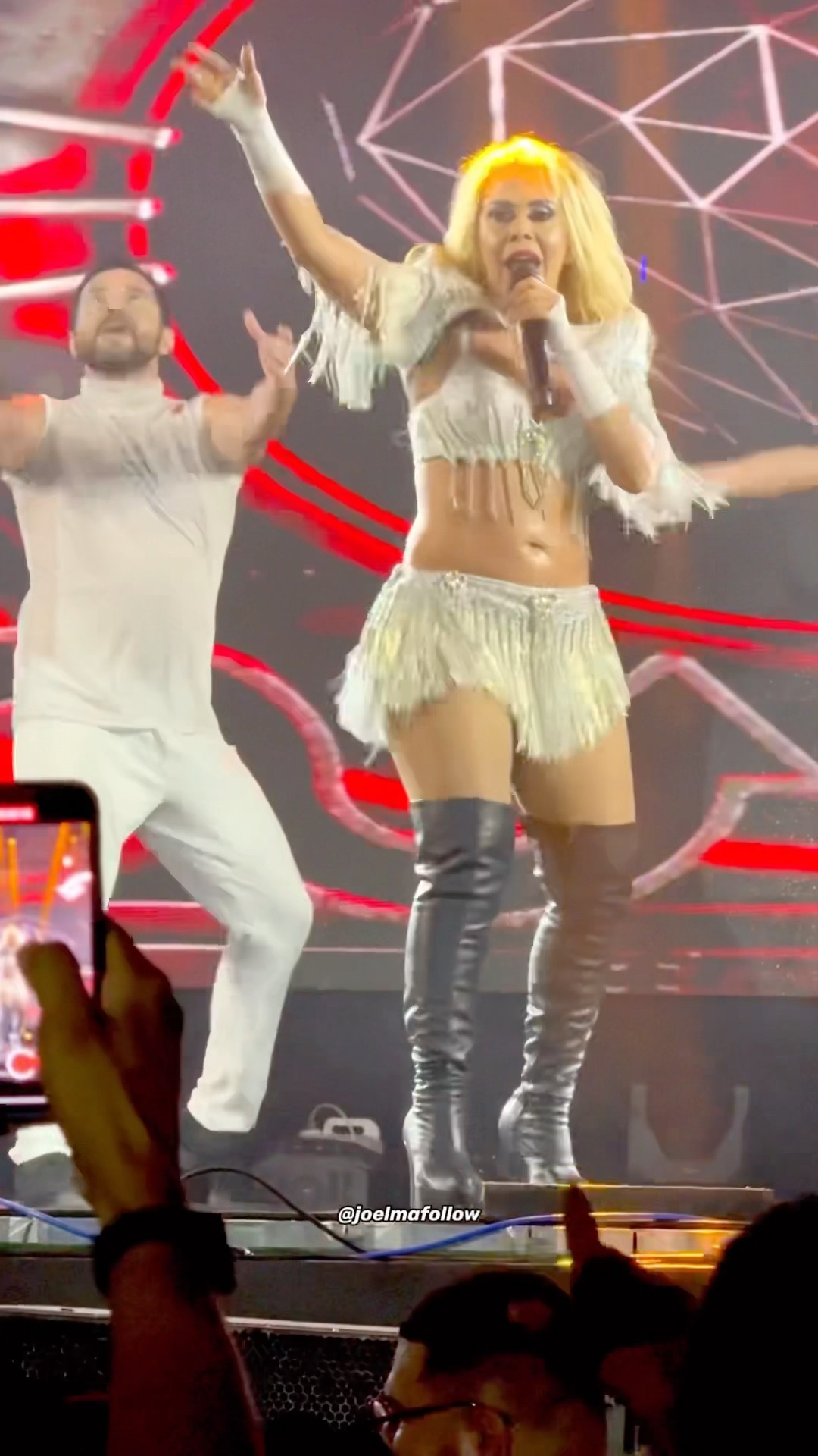 Joelma na coreografia de Sem Medo de Falar