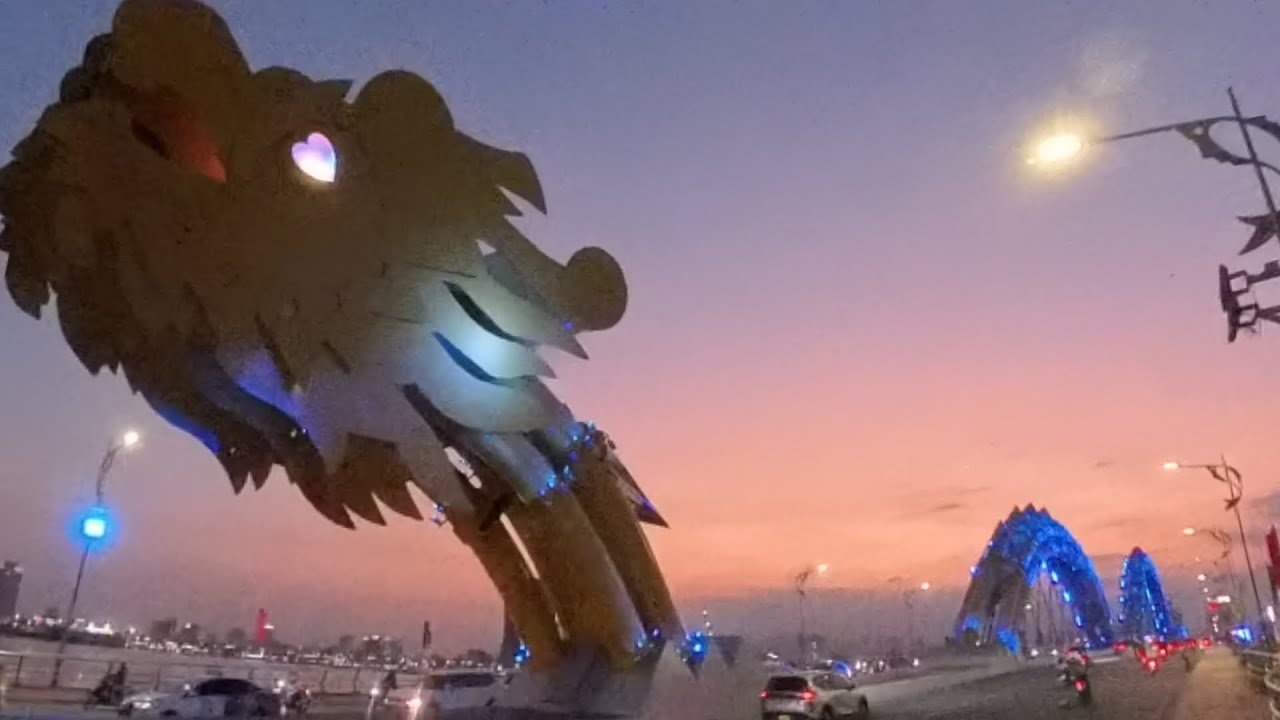 Vietnam, Da Nang, Dragon fire and water Cruise