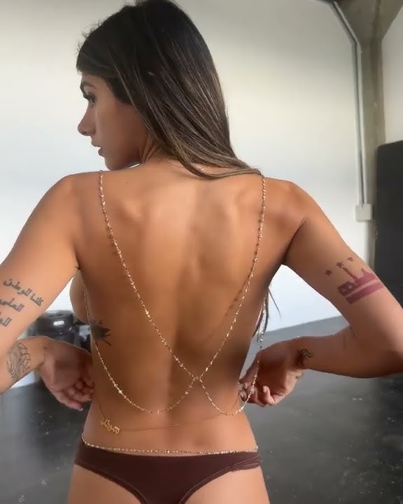 Mia Khalifa Showing The Magic U Understand 😁 #viral #respect #foryou #motivation #miakhalifa