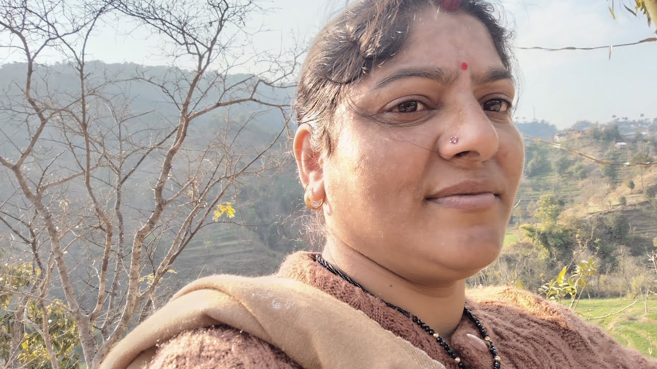 आज दिखा हमें एक ऐसा मंदिर जो की कजरी के बीच में