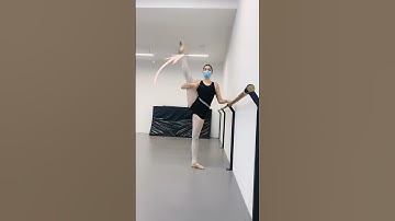 Sube más tus piernas al lado 🩰✨ #ballet #balletdancer #tutorial #ejercicios #Flex