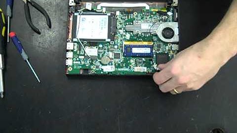 Laptop screen replacement / How to replace laptop screen Dell Latitude 2100 Netbook