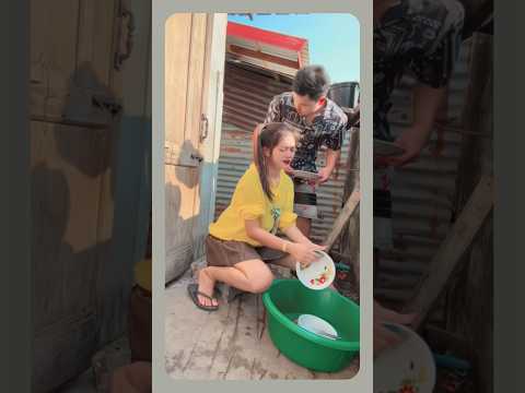 Video Rửa chén mà mặt nó lạ vậy #clipvui #haihuoc #giaitri #shorts - youtube