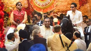 First Video Of Mukesh Ambani's Daughter Isha Ambani's GRAND WEDDING Baarat Arriving @Ambani House First Video Of Mukesh Ambani's Daughter Isha Ambani's GRAND WEDDING Baarat Arriving @Ambani House