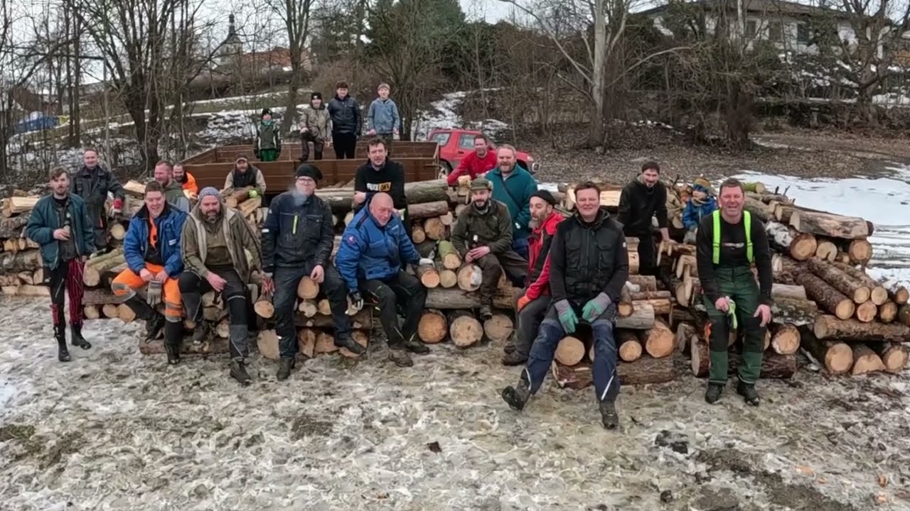 SDH Tučapy -  brigáda dřevo na ples