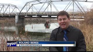 Divers search Snake River