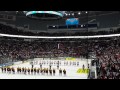 Гимн России поют все зрители хоккейного матча.
