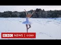 Россия: Музлаган кўрфаз устида балерина нима қиляпти? - BBC News O'zbekiston Russia Swan Lake Dunyo
