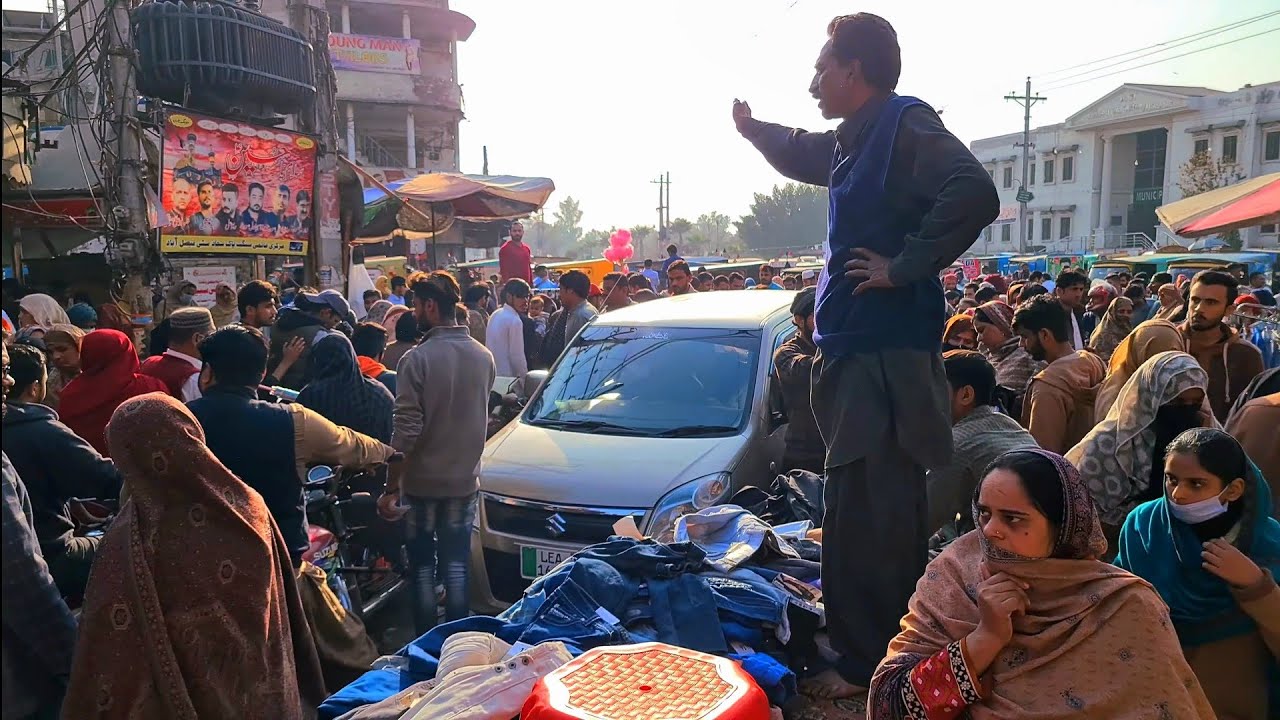 Get Lost in the Vibrancy of Faisalabad's Street Market 4K Pakistan