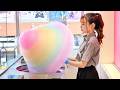 顔より大きいレインボーわたあめ！色を重ねて巨大な一玉を巻き上げる職人技｜Japanese Cotton Candy