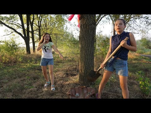 Выкопали из земли портфель! Настя упала в обморок! Что в нем?