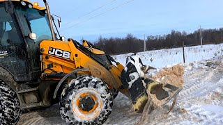 Расчистил участок под будущий дом. Фундамент - подушка. Чищу снег трактором. Трактор экскаватор.