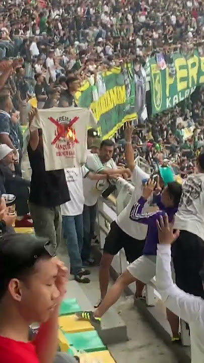 di surabaya. bonek vs aremania? #beritaterkini #persija #bonek #arema