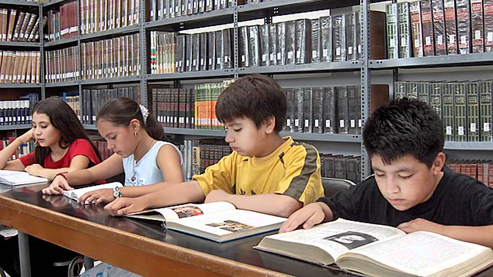 SOS Peruanitos Volunteer program. Helping street kids everyday by Julio Kong