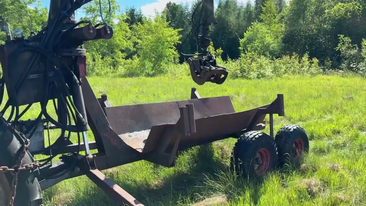 Traktor med Huggarvagn MASSEY FERGUSON 65