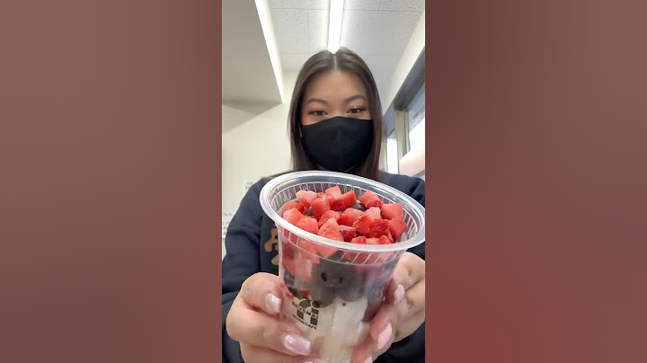 7 Eleven fruit smoothie in Japan 🫐🍓