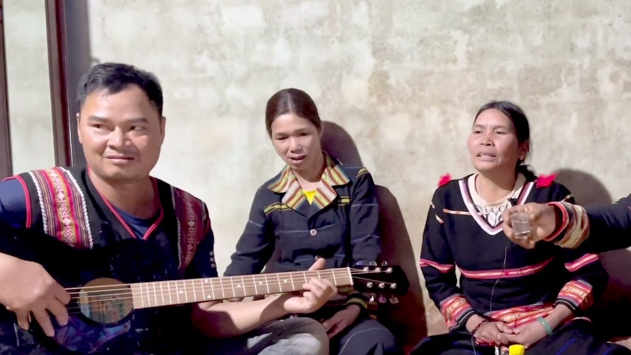 Adoh tơlơi jrai -  neh phet plei kluh klak ia boong  - nhạc dân ca jr@siukuechtv