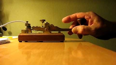 How to operate a straight key with your wrist