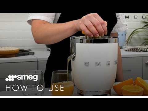 How to use the Smeg Citrus Juicer | CJF01 - YouTube