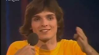 Download Lagu Miguel Bosé en programa Aplauso, año 1979, 01_06 MP3