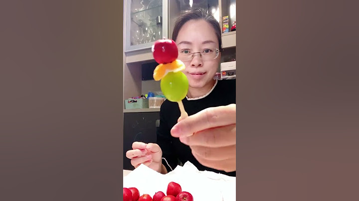冬天的第一串迷你糖葫芦安排了吗？吃一口嘎嘣脆，好看又好吃！ #自制糖葫芦 #日常投喂 #冰糖葫芦 #迷你小串糖葫芦 #馋哭隔壁小孩