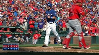 LAA@TEX: Fielder draws free pass to add insurance run
