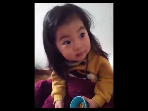 Em Bé Cute Hàn Quốc - Clip bé Hàn Quốc cute không chịu được