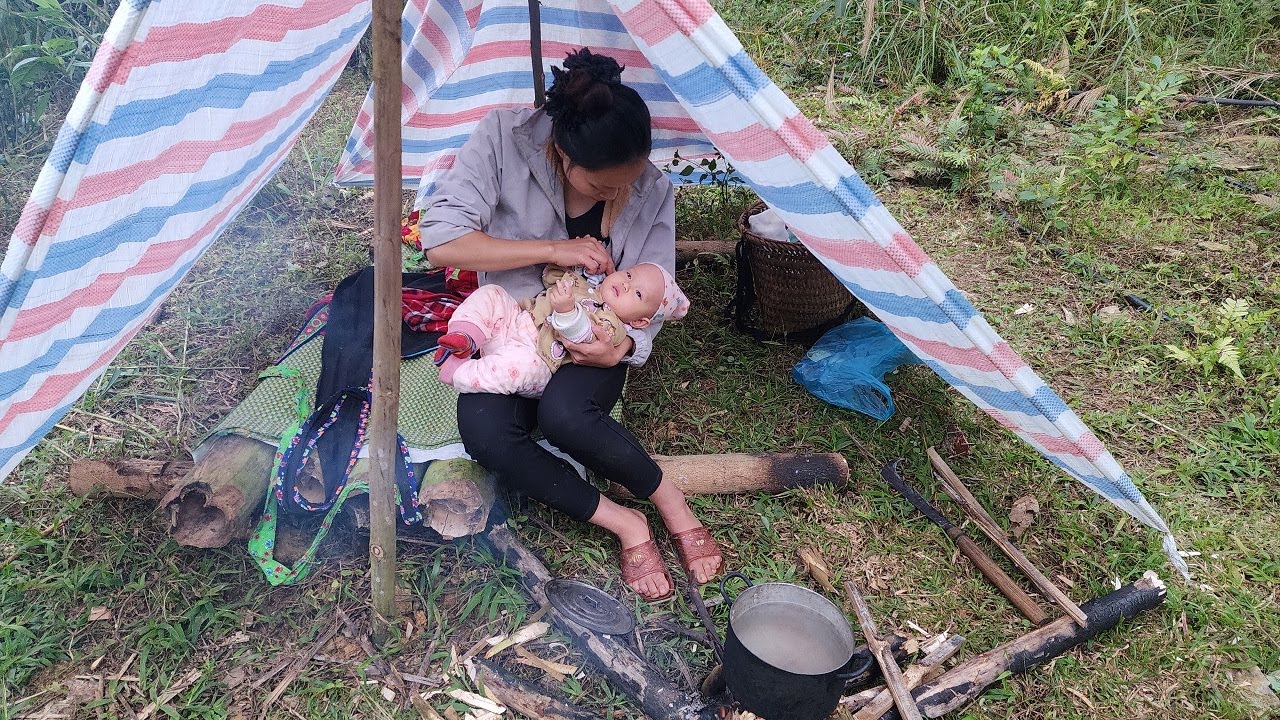 homeless single mother cuts and sells bananas to earn a living to support herself and her child.