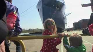 Tewaterlating Ual Texas bij Bodewes Scheepswerven te Hoogezand op 4 mei 2013.