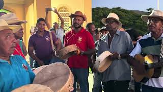 Professor Darley fazendo recepção da folha de Almas em Natividade!