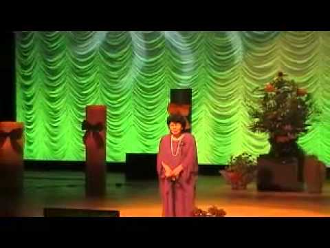 夕映えの丘で（歌手・服部とし子） adlı videoyu YouTube'da izle