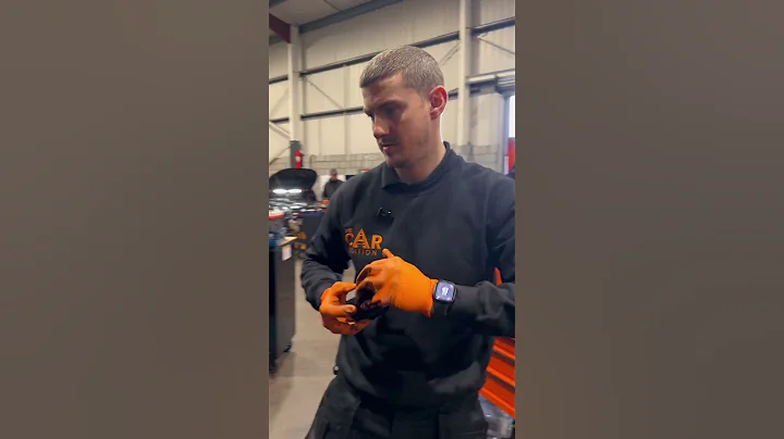 How many chains do you think this car had? 😅 Land Rover in for a service 🦾