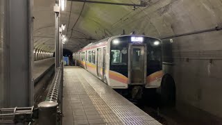 E129系普通長岡行き到着 土合駅