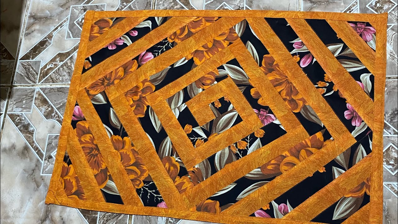 TAPETE DE RETALHOS COM TIRAS, FORMANDO CARACOL