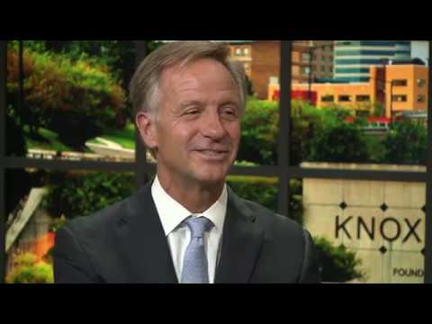 Video: Bill Haslam Net Worth: Wiki, Naimisissa, perhe, häät, Palkka, Sisarukset