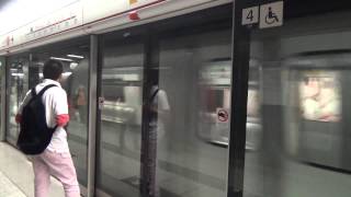 不載客列車 A116-A119 駛經港鐵尖沙咀站一號月台