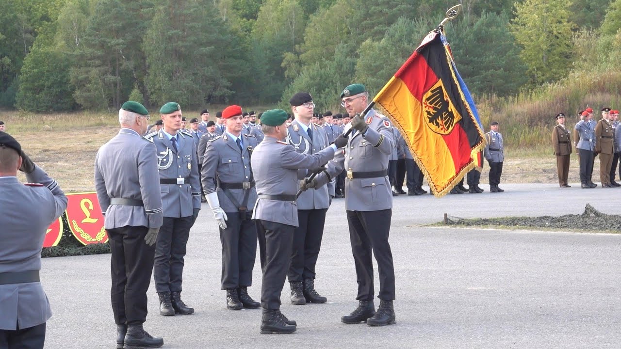 PzLehrBrig 9- Kommandoübergabe Generalmajor Kuhn an Oberst Behrenz
