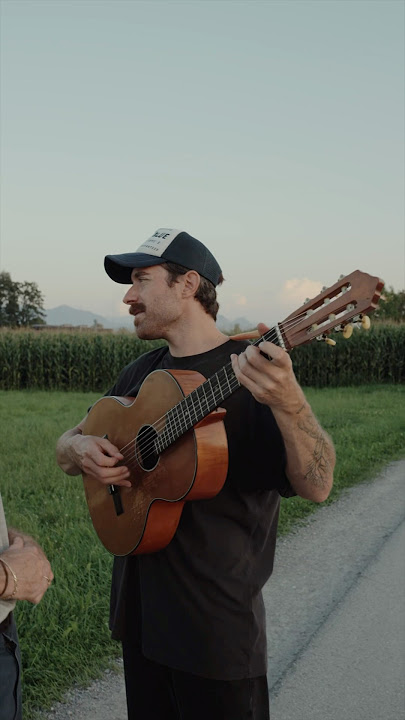 for a moment in the sun I feel the earth below my feet✨