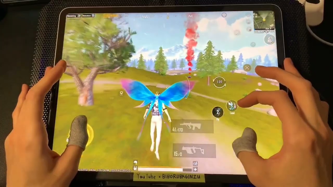 Girl Gamer Masters 6-Finger Challenge: Pro Plays Noob! (iPad Pro 120FPS)