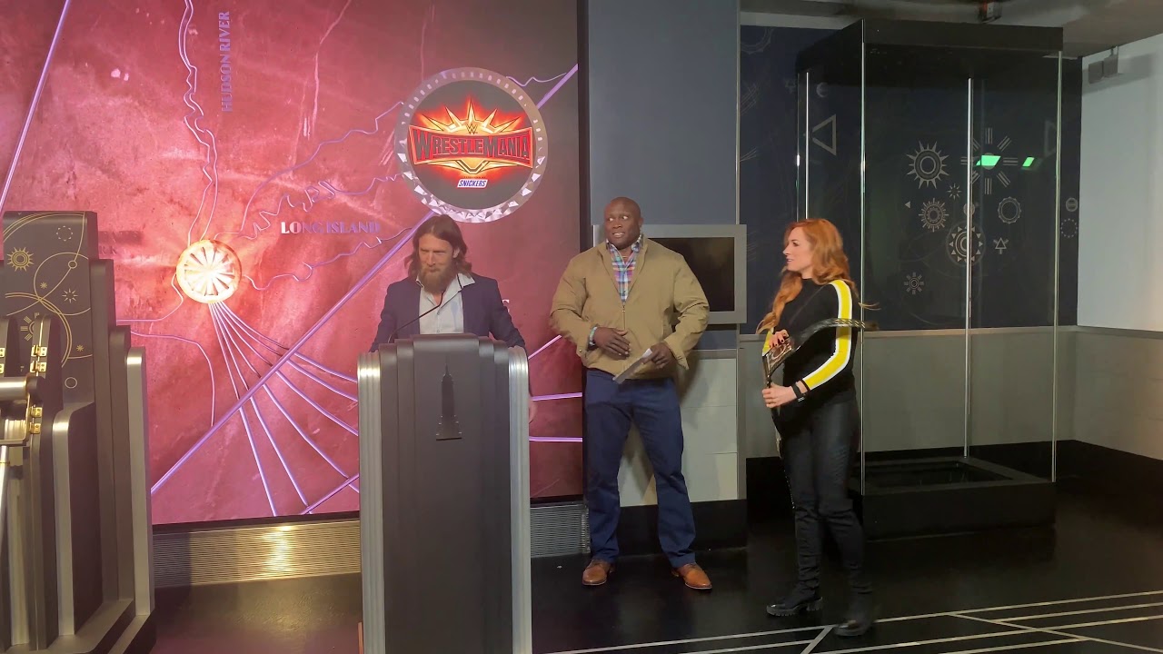 Daryl, Becky y el mejor amigo de Evil en conferencia de prensa para SummerSlam Maxresdefault