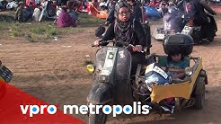 Extreme love for Vespa in Indonesia - vpro Metropolis  - Durasi: 22:24. 