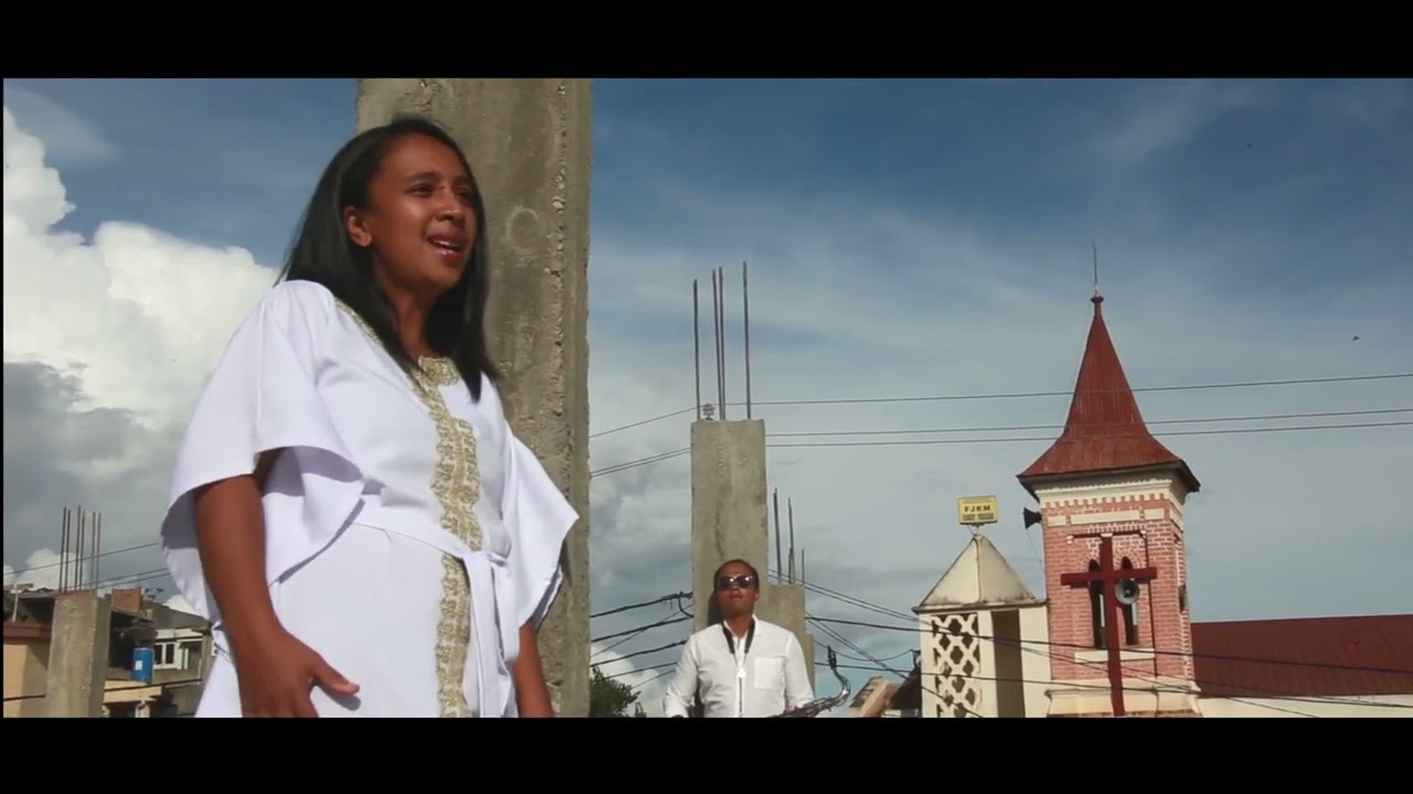 Aza avelanao Doudou Razafindrakoto interprete ALBUM MUSIC