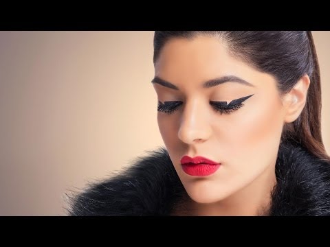 How To Wear The Graphic Liner | Runway Trend