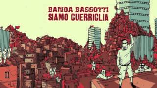 Video-Miniaturansicht von „Banda Bassotti - El Leon Santillan (feat. Flavio Cianciarulo)“