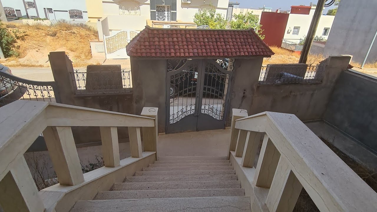 فيلا هوتة خاصها غير الصباغة 120 مليون قرب سيدي علي بوسرغين صفرو