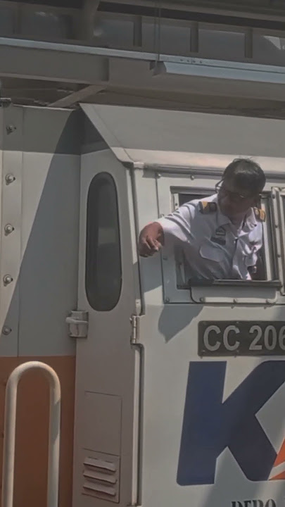 jedag jedug sapaan masinis ramah keretaapi Indonesia #keretaapiindonesia #shorts #keretaapi 🔥